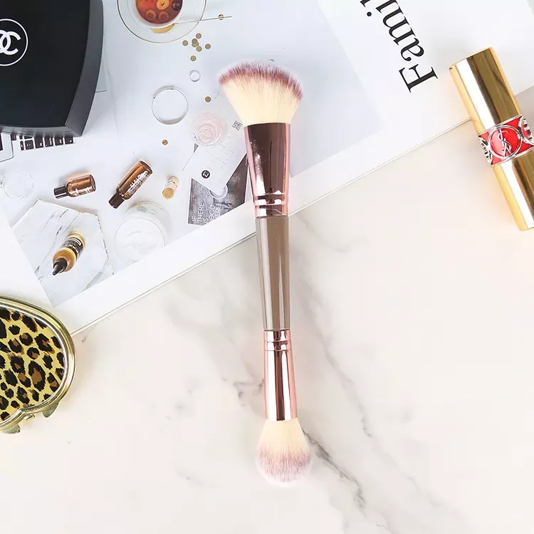 Čištění a údržba štětců na make-up s dřevěnou rukojetí