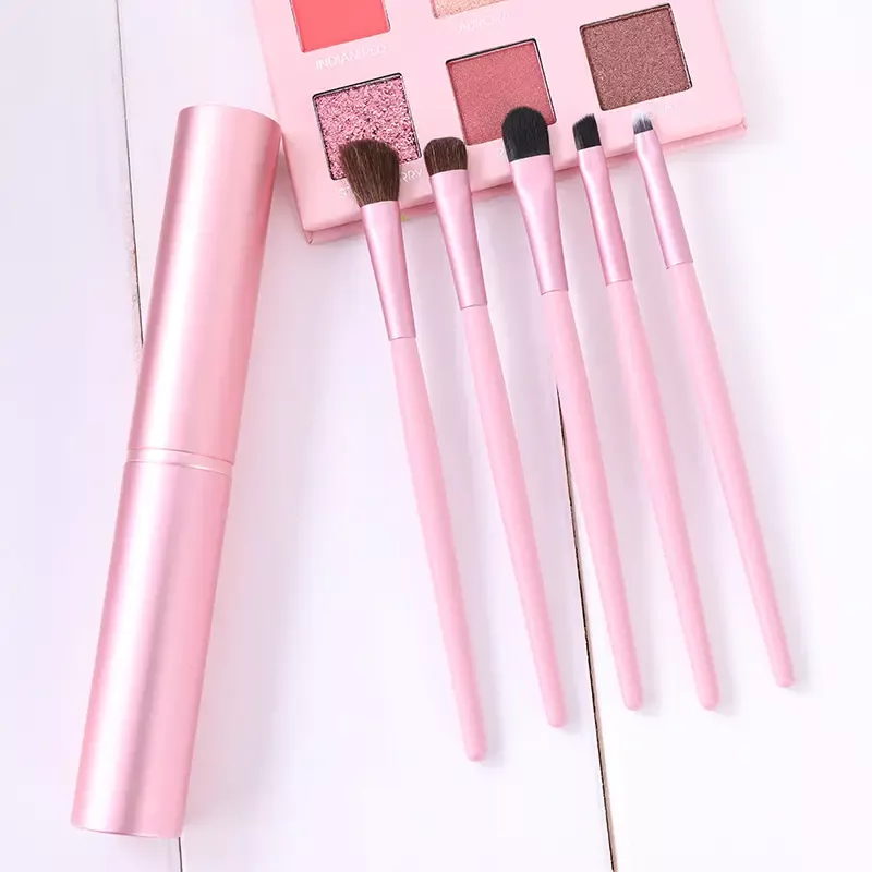 Správně identifikujte účel štětců na make-up